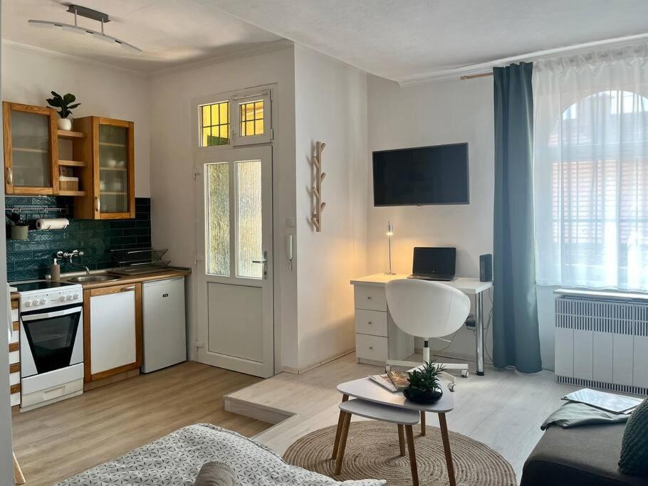 Edna Studio With Balcony Budapeste Exterior foto