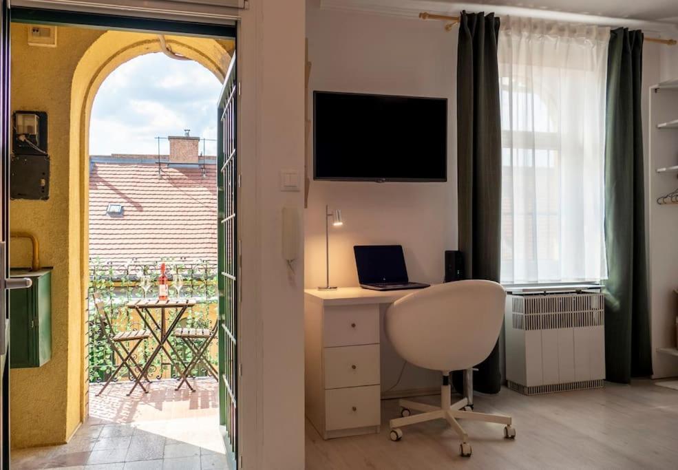 Edna Studio With Balcony Budapeste Exterior foto